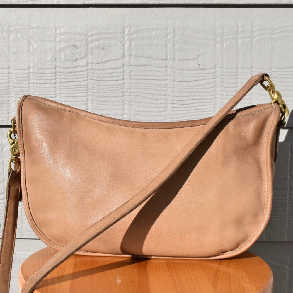 Vintage Coach Swinger #4040 - Made in the US